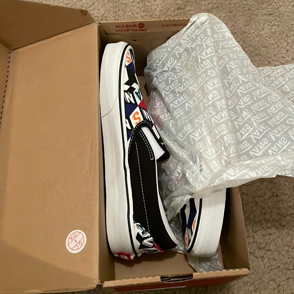 Vans - Picture 3 of 6